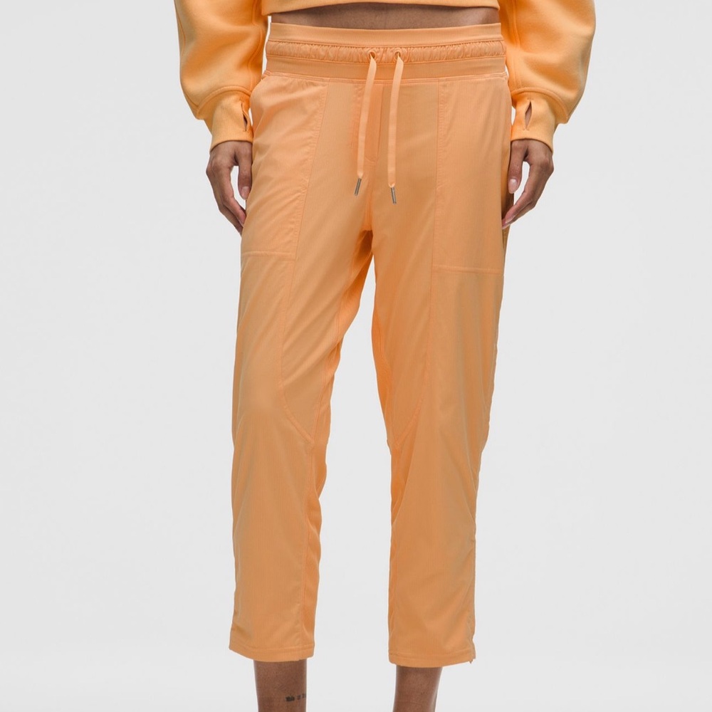 Lululemon Dance Studio MR Crop